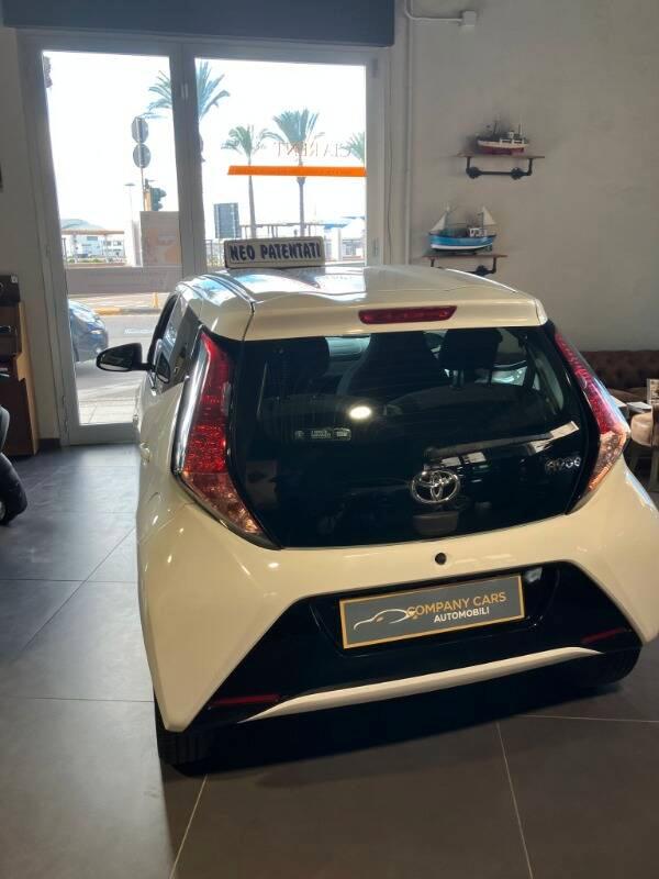 Toyota Aygo 1.0 x-play 5p m-mt my15