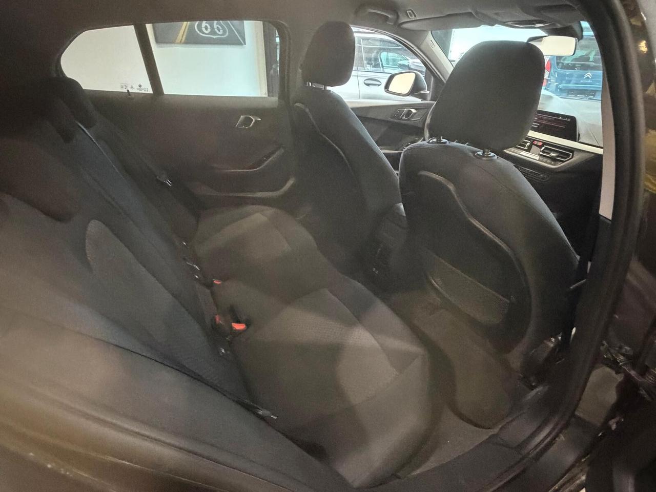 Bmw 118 118d 5p. Business Advantage