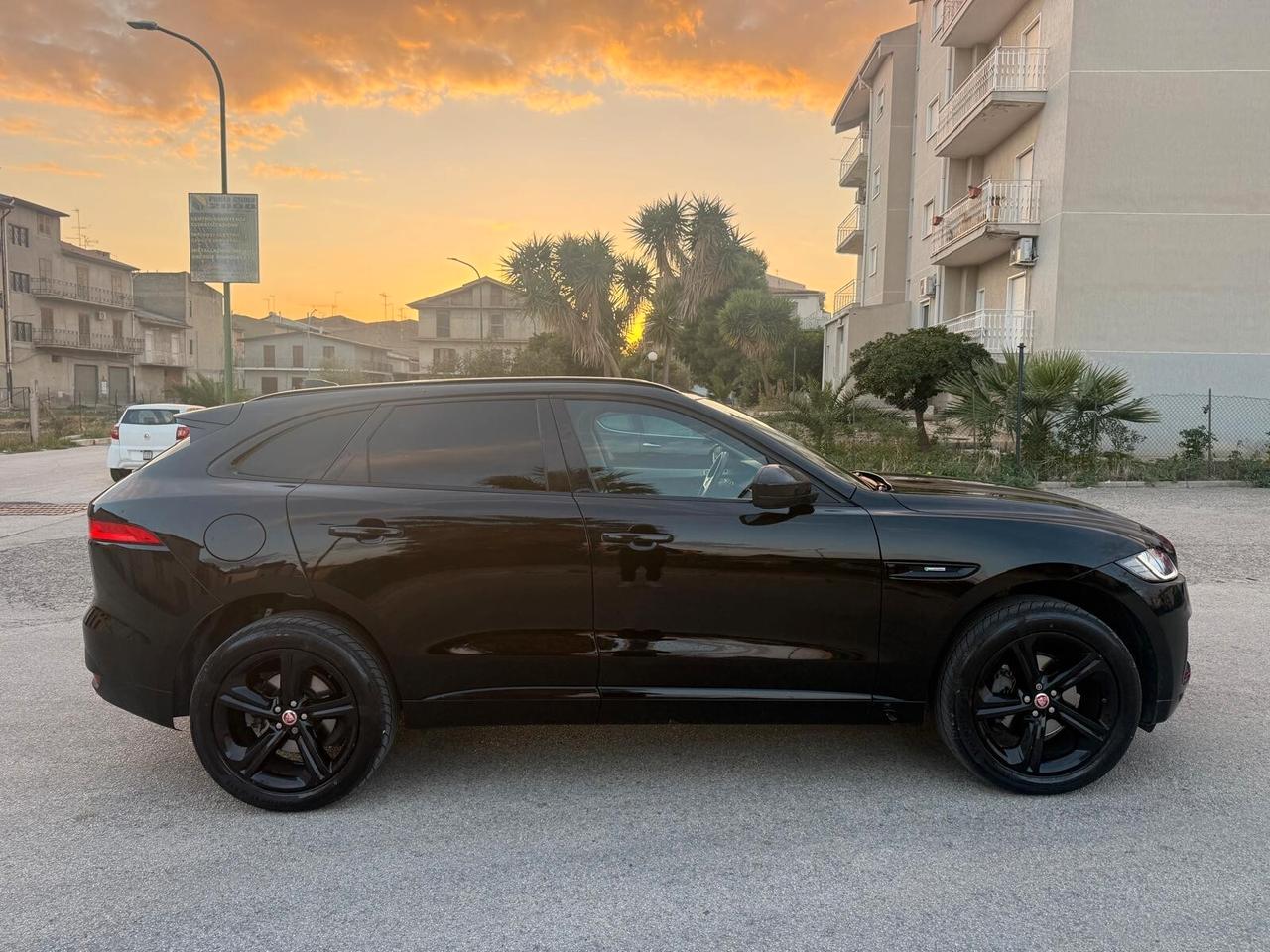 Jaguar F-Pace 2.0 D 180 CV AWD R-Sport