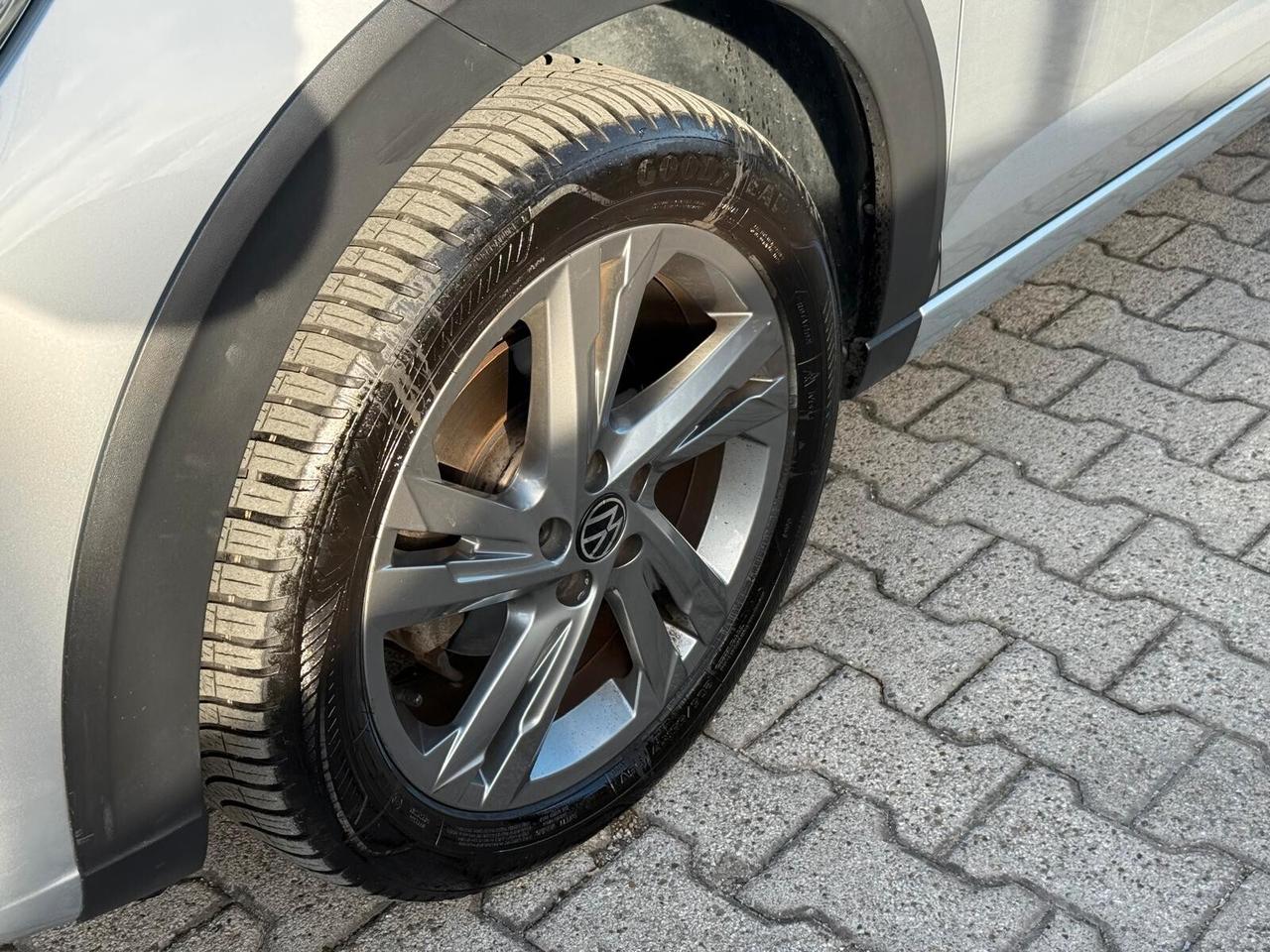 Volkswagen Taigo 1.0 TSI 110 CV R-Line x2 + Tetto