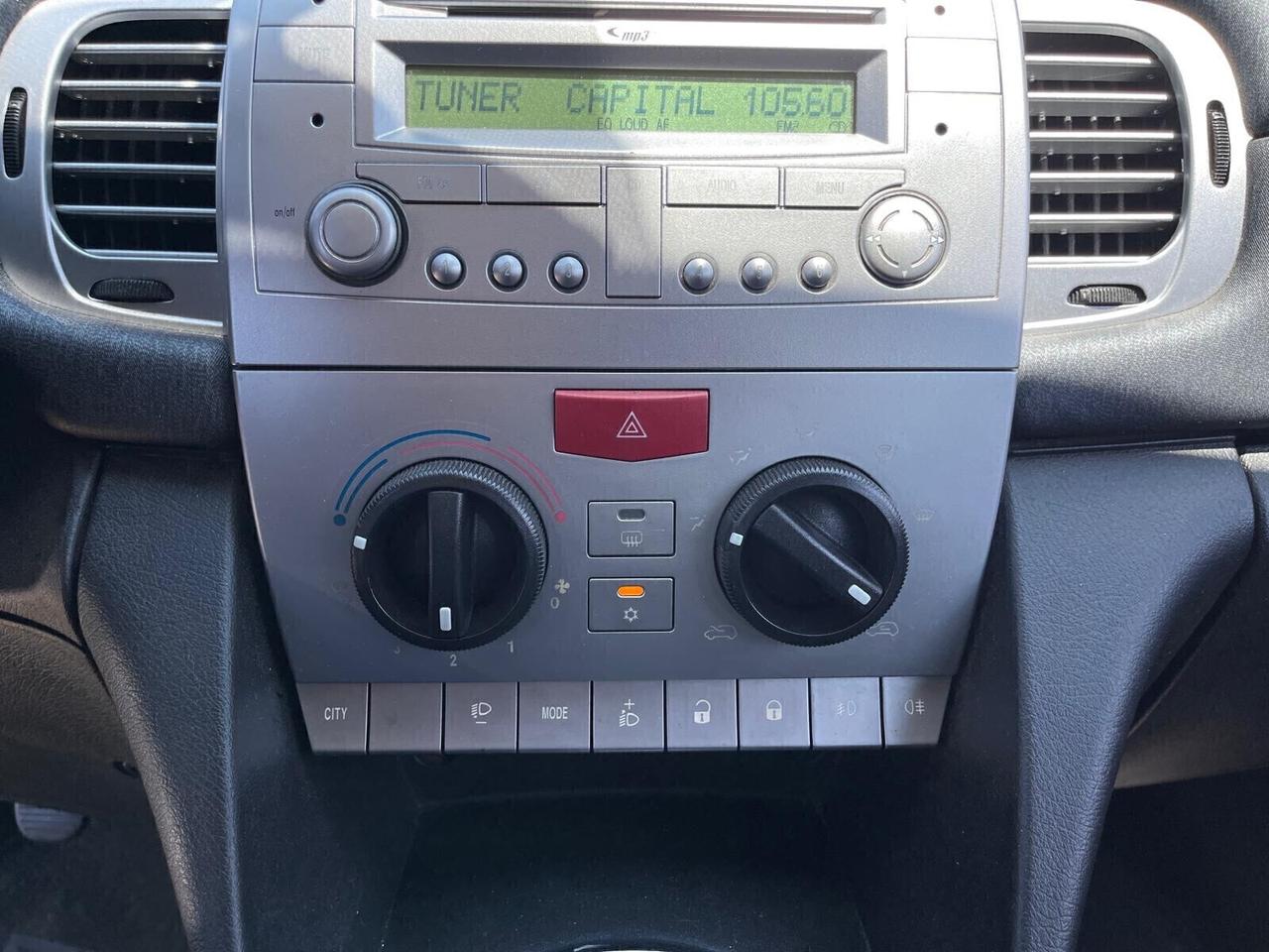 Lancia Ypsilon 1.3 MJT 75 CV Unyca