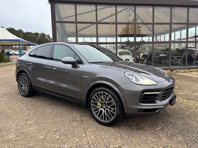 Porsche Cayenne Coupé 3.0 V6 E-Hybrid Platinum Edition 340CV