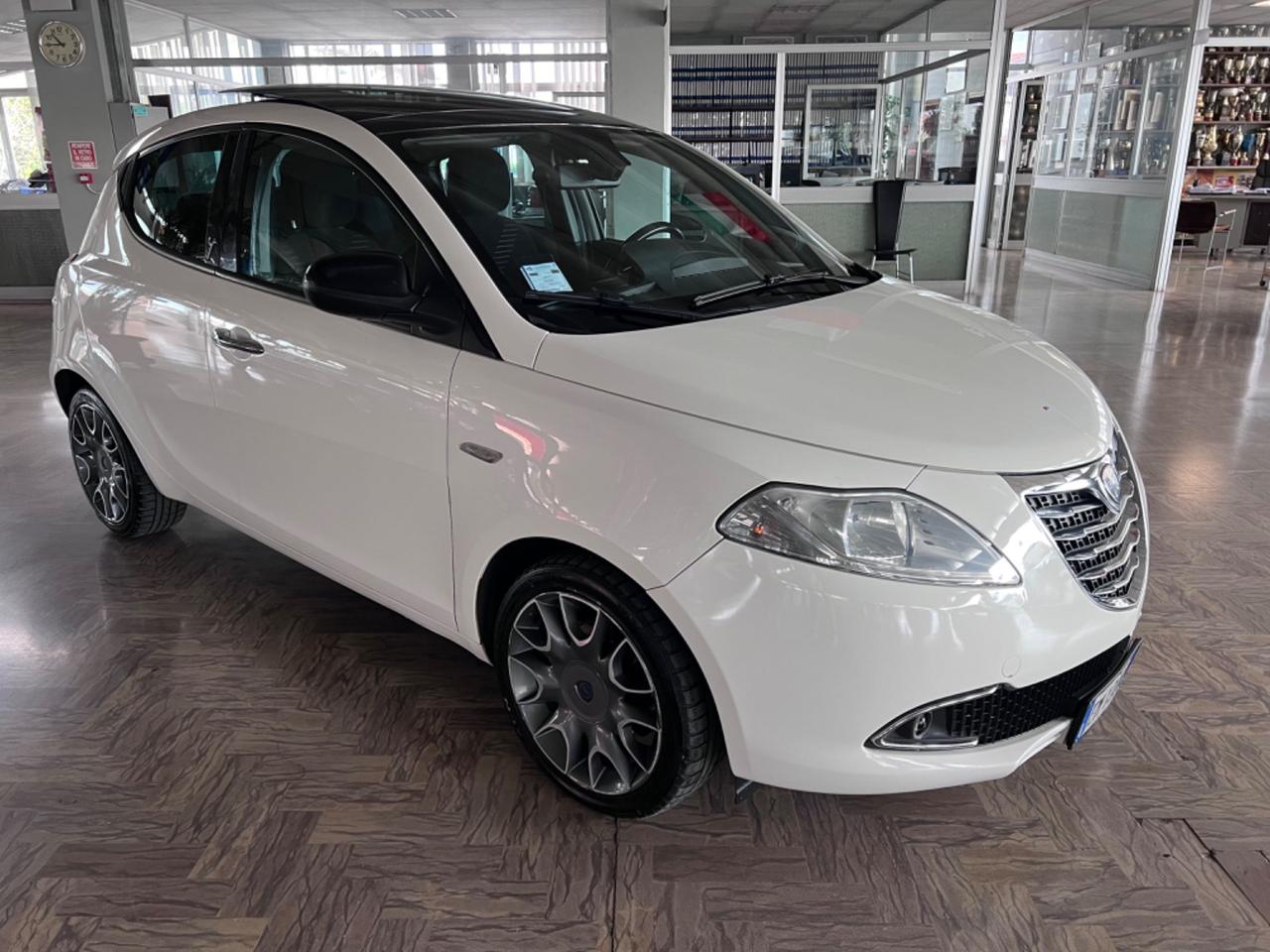 Lancia Ypsilon 1.2 69 CV 5 porte S&S Platinum Plus * Neopatentati