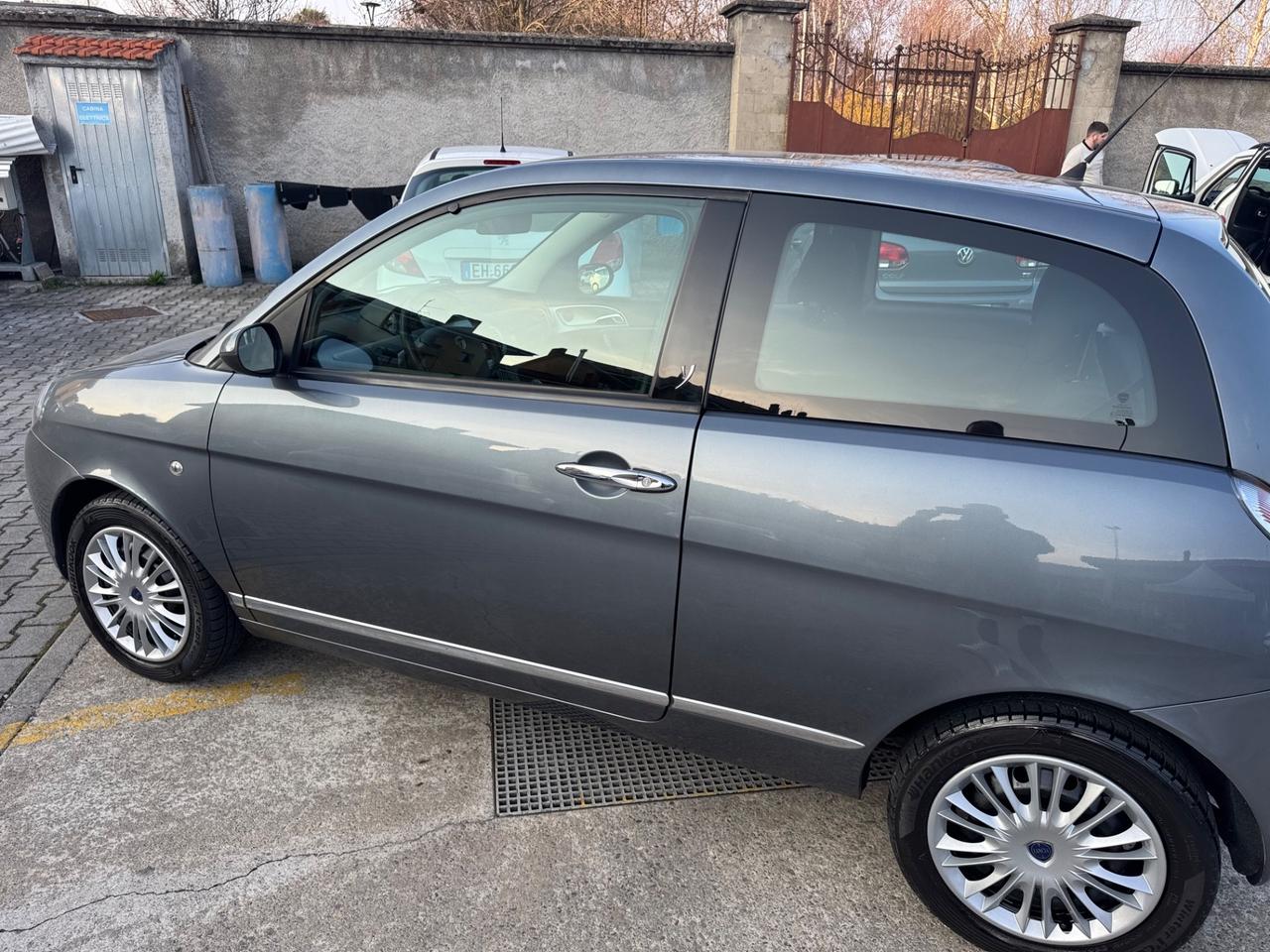 Lancia Ypsilon 1.2 benzina neopatentati