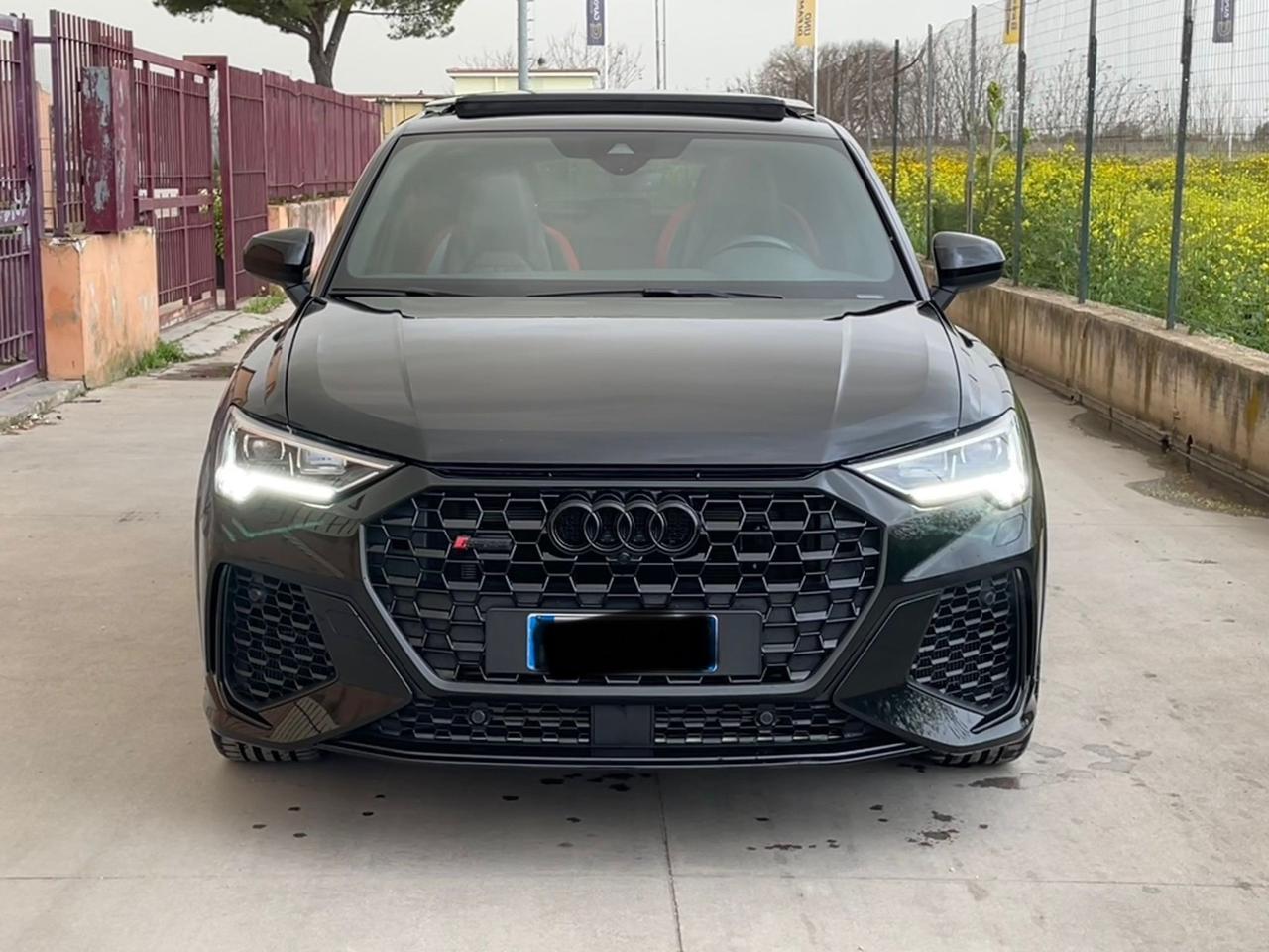 Audi RS Q3 quattro S tronic total black