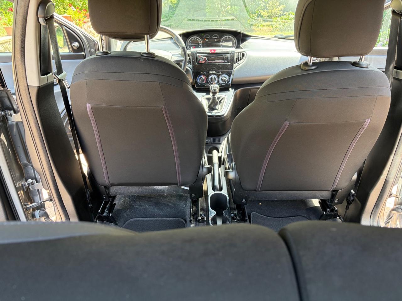 Lancia Ypsilon 1.2 69 CV 5 porte Gold OK NEOPATENTATI