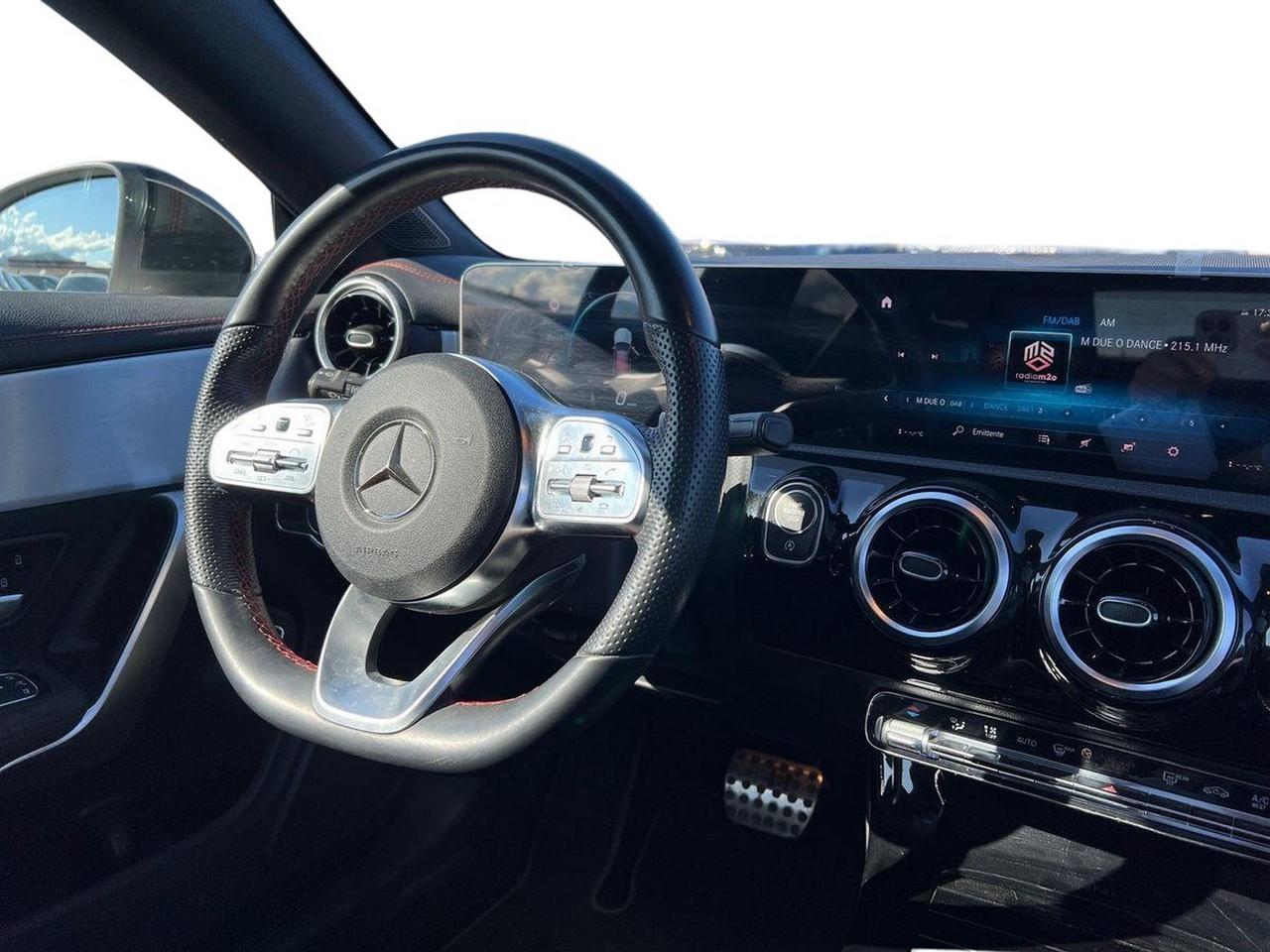 Mercedes-Benz CLA Shooting Brake 200 d Premium auto