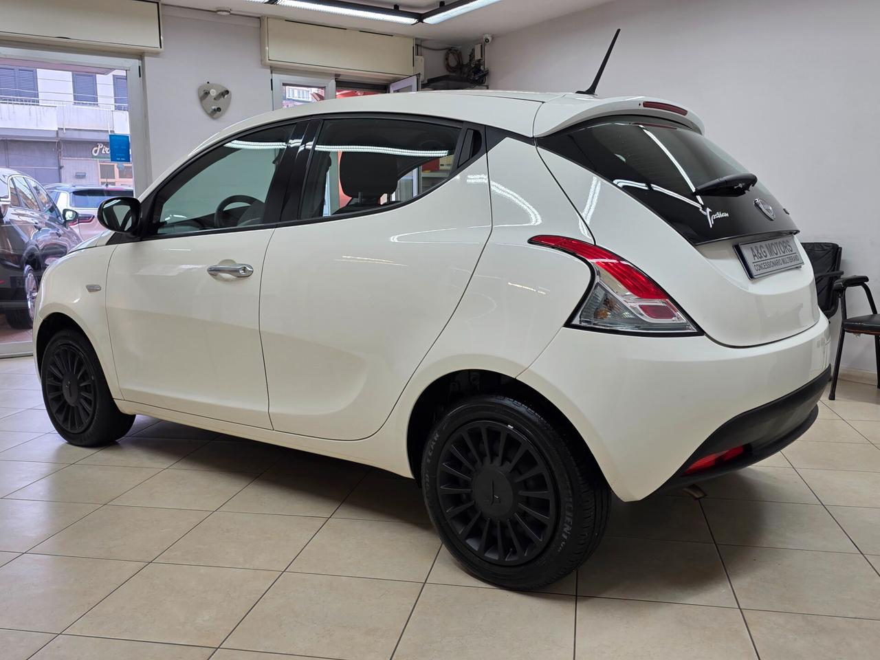 LANCIA YPSILON 1.0 FireFly S&S HYBRID SILVER