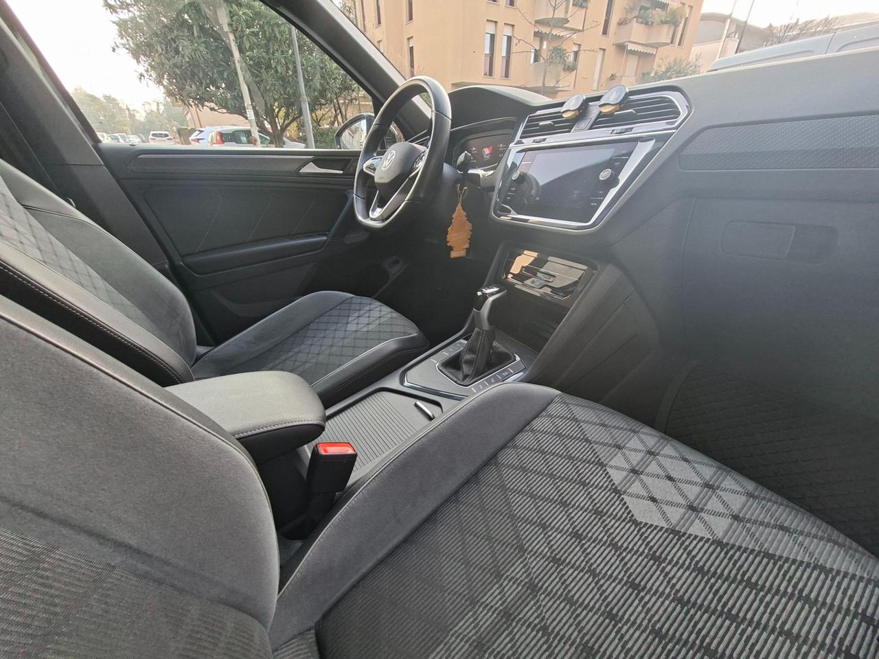 Volkswagen Tiguan 2.0 tdi R-Line 150cv dsg