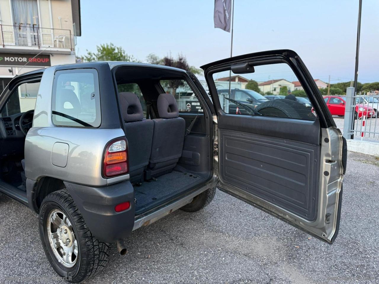 TOYOTA RAV4 2.0 3p. Fun