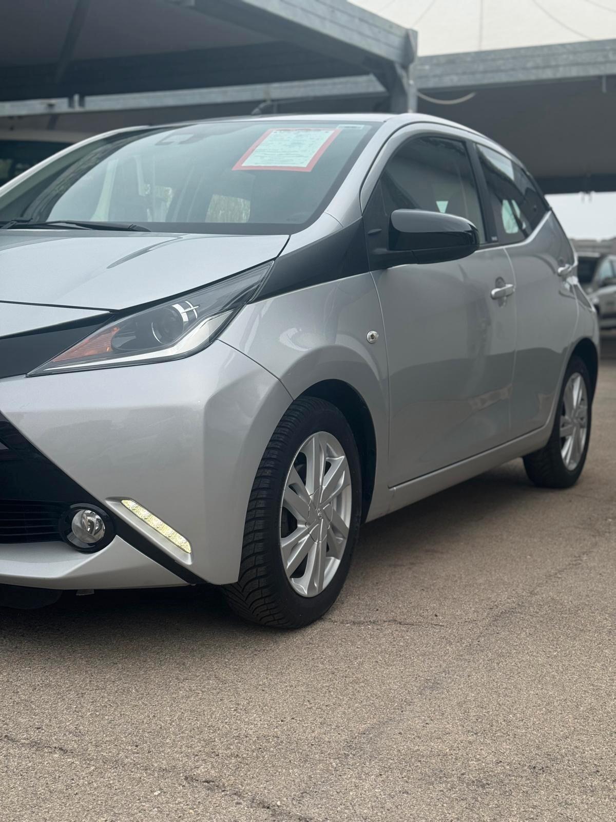 Toyota Aygo 1.0 VVT-i 69 CV 5 porte x-cool