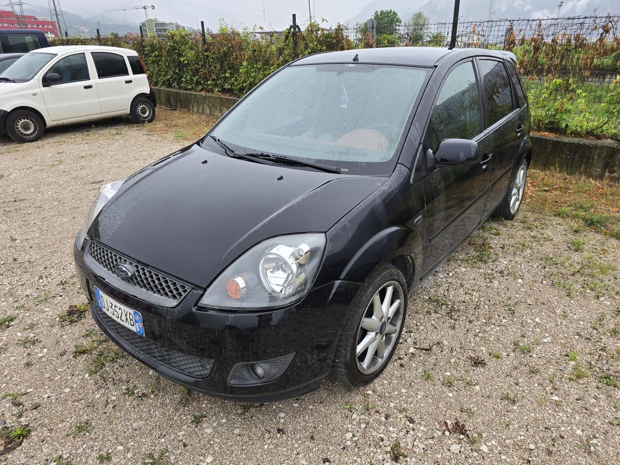 Ford Fiesta 1.4 TDCi 5p. Ghia SI NEOPATENTATI