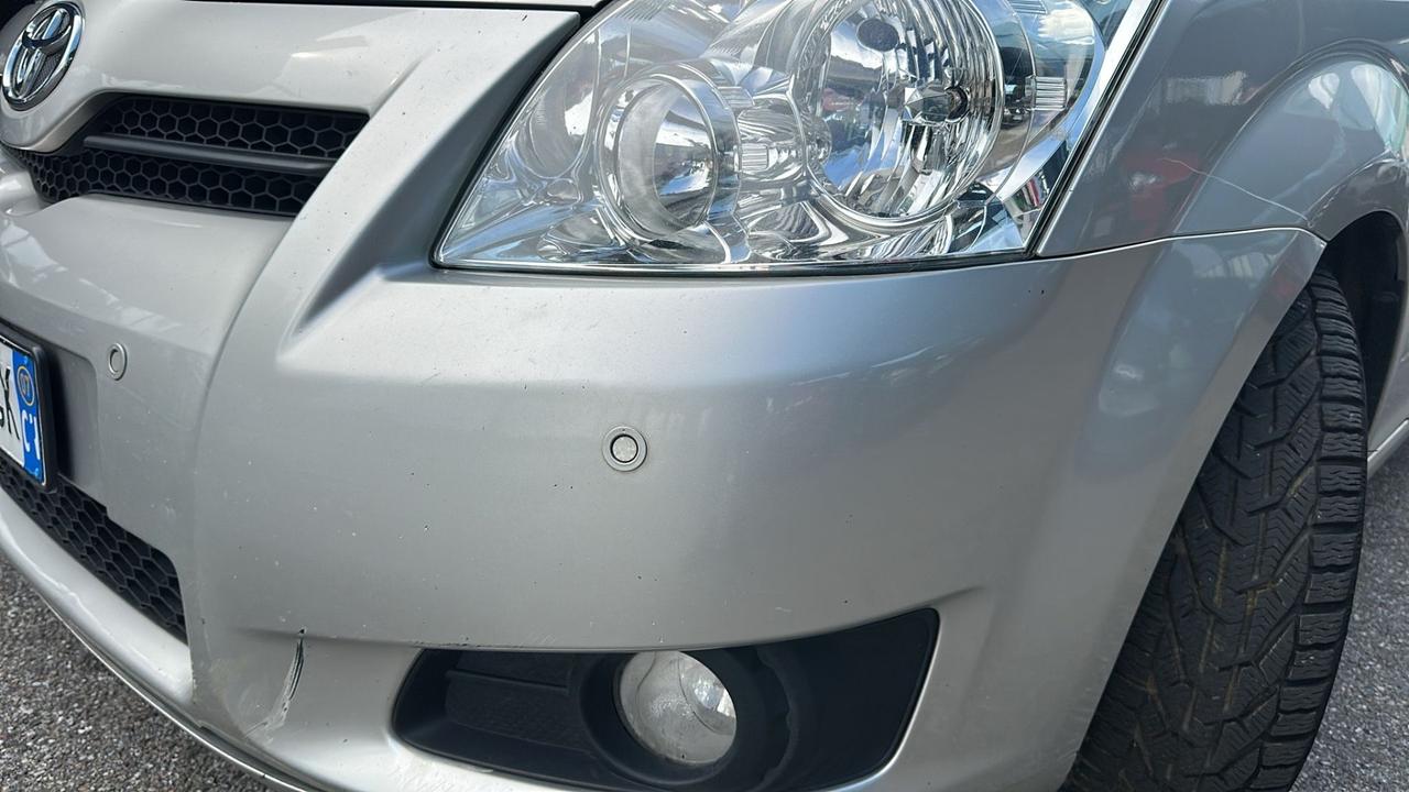 Toyota Corolla Verso 2.2 16V D-4D DPF 7pti