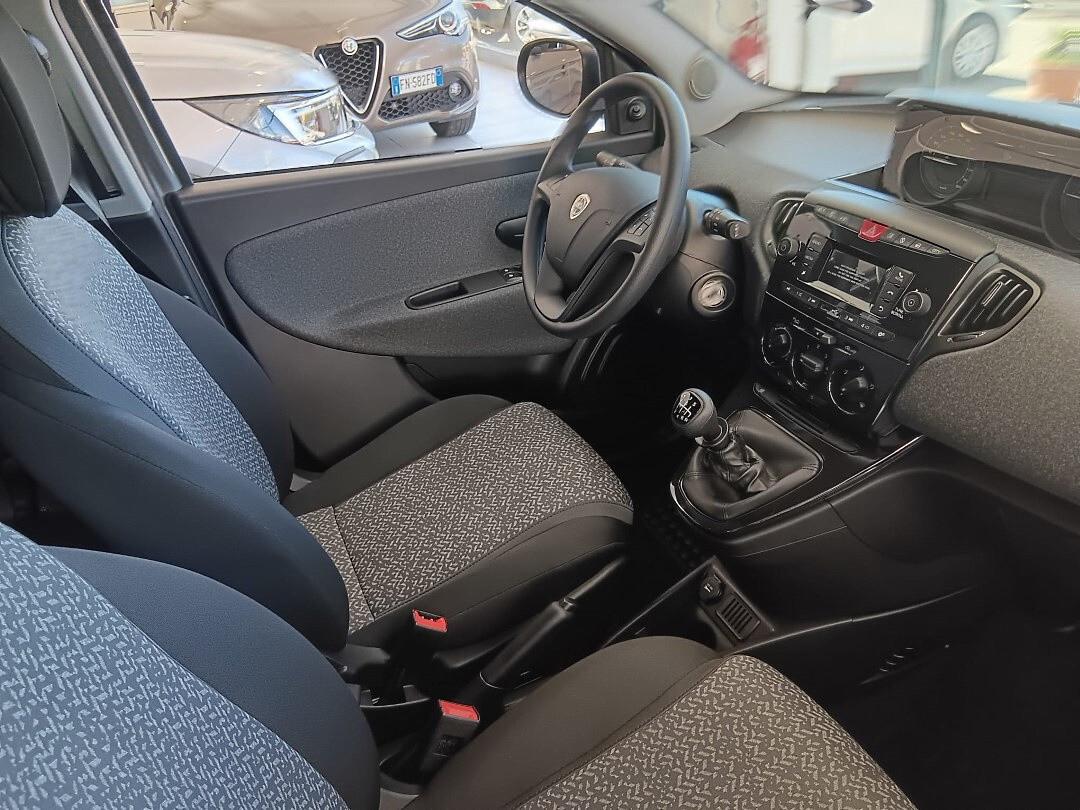 Lancia Ypsilon Hybrid Silver 1.0 (70 cv)