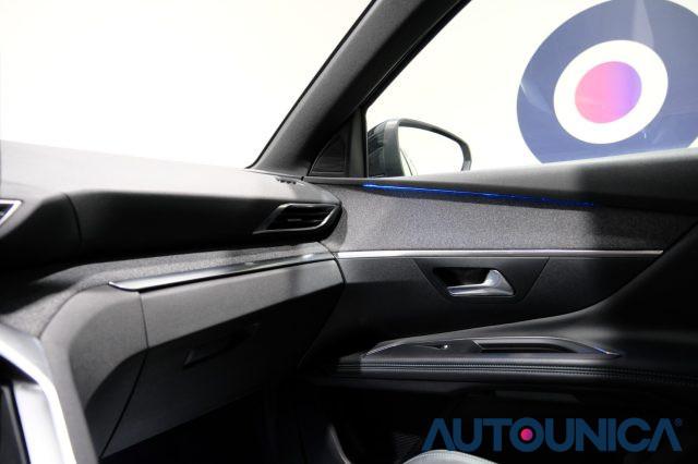 PEUGEOT 3008 HYBRID4 300 E-EAT8 ALLURE PACK