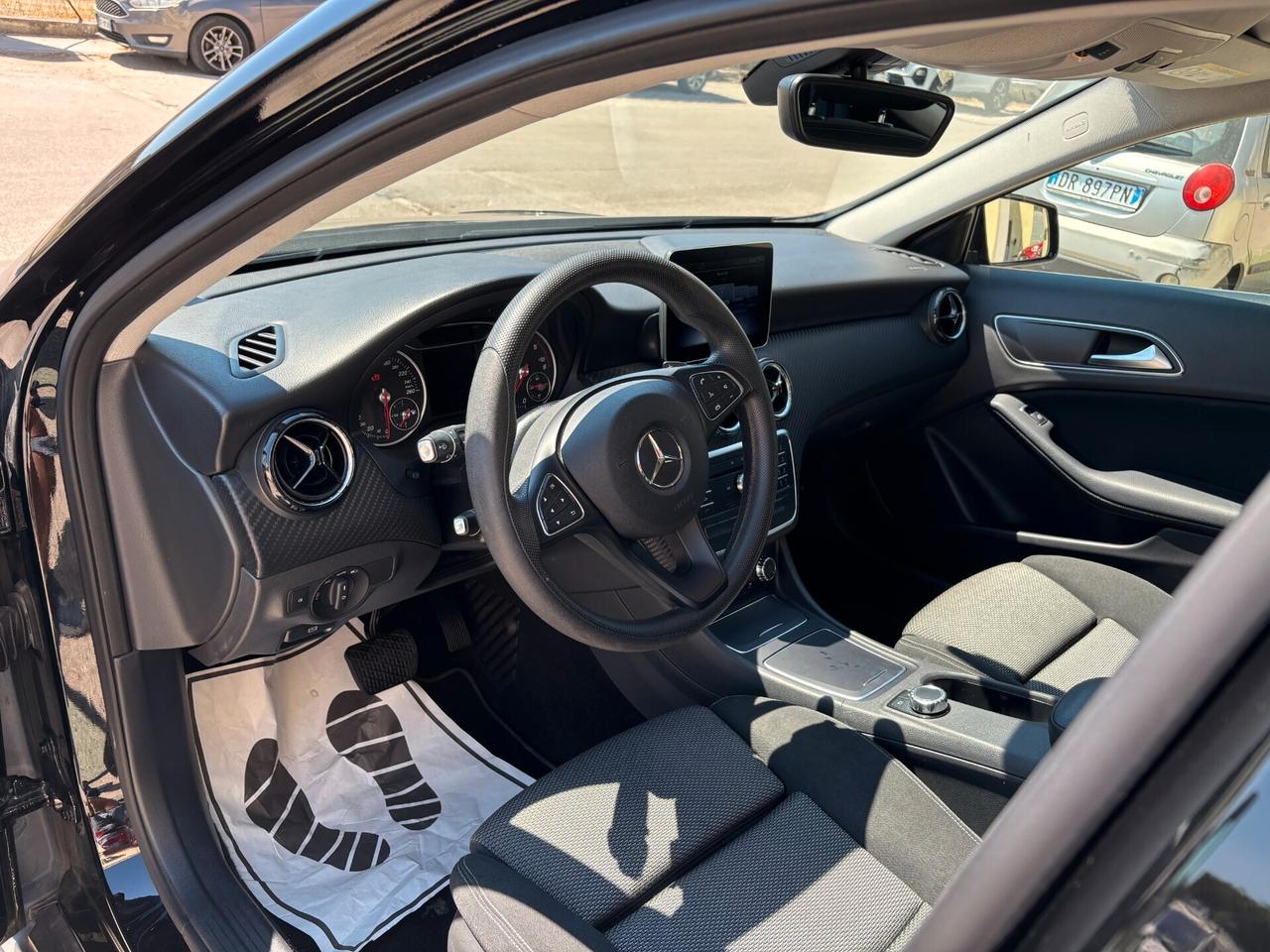 Mercedes-benz GLA 200 DIESEL UNICO PROP 36 MILAKM