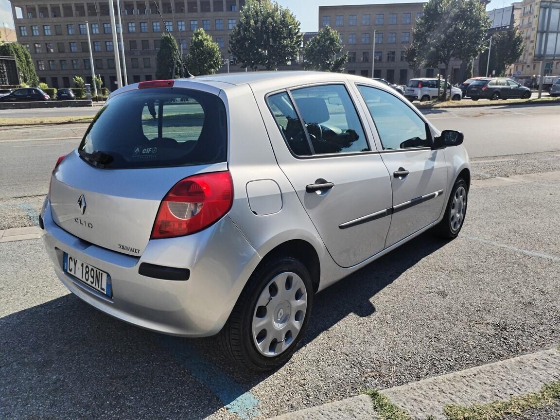 Renault Clio 1.2 16V 5 porte Confort 54000KM DEL 2006 UNIPRO DEL 1941 MANUTENZIONI PRE CONSEGNA