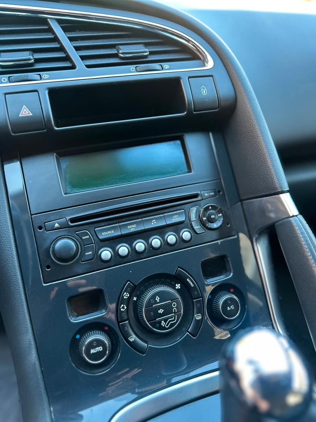 Peugeot 3008 1.6 HDi 110CV AUTOMATICA Premium NEOPATENTATI