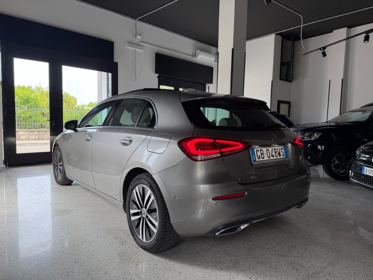 Mercedes-benz A 250 e hybrid EQ Premium