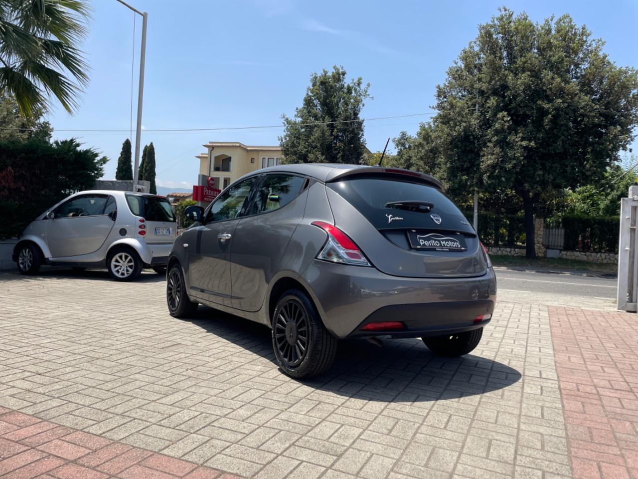 Lancia Ypsilon 1.0 FireFly 5 porte S&S Hybrid Ecochic Silver