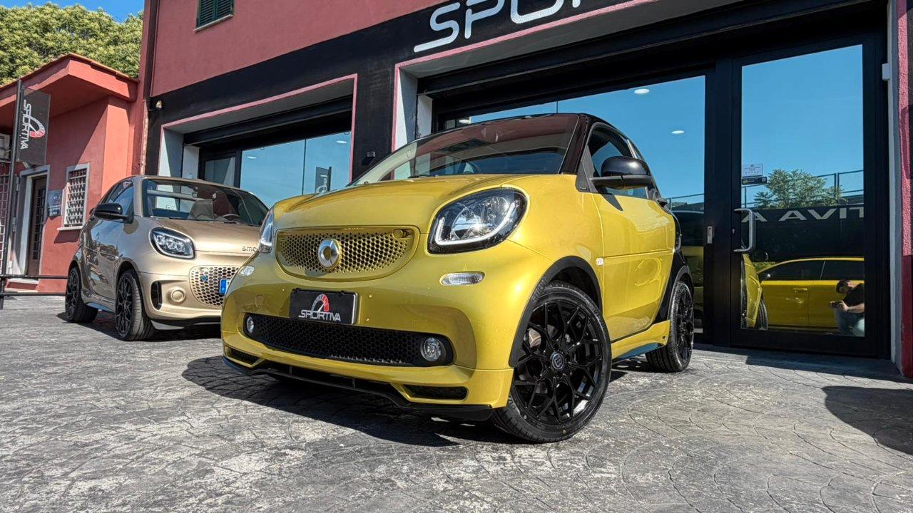 Smart fortwo coupe PROMO 275,00 EURO MENSILI BRABUS STYLE CERCHI 17 LED RETROCAMERA
