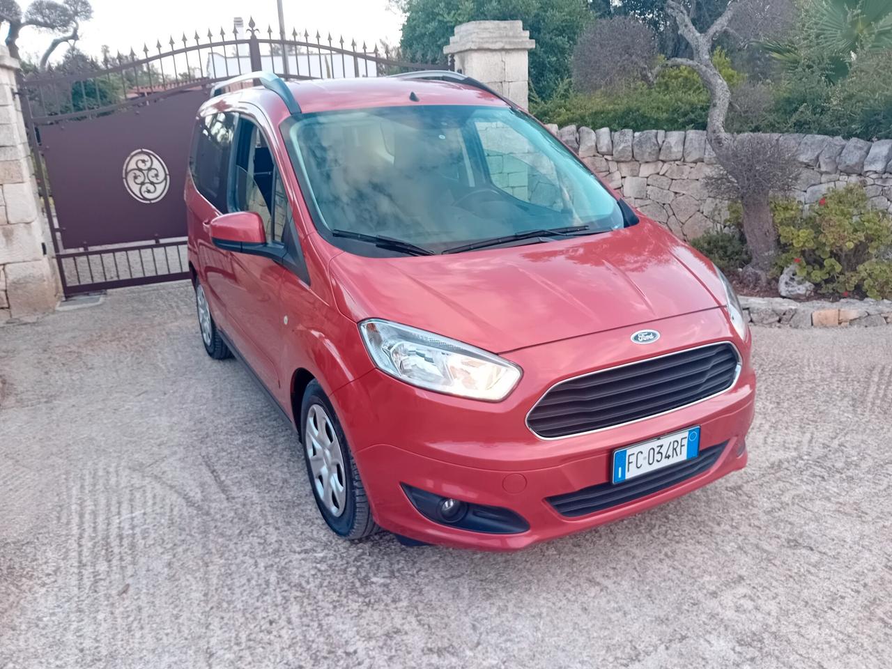 Ford Tourneo Courier 1.0 EcoBoost 100 CV Titanium