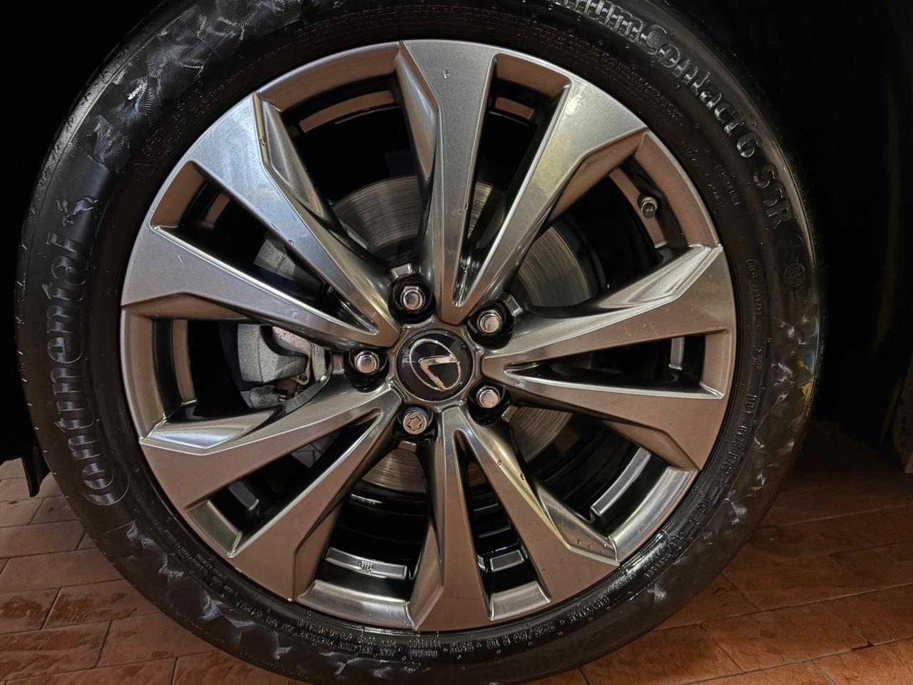 Lexus UX Hybrid 4WD F Sport