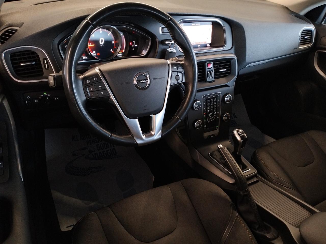 Volvo V40 Cross Country D2 Business Plus - NEOPATENTATI