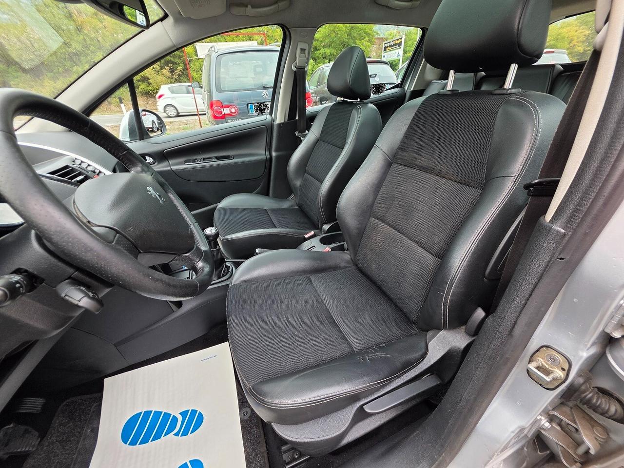 Peugeot 207 1.6 8V HDi 93CV 5p. Allure