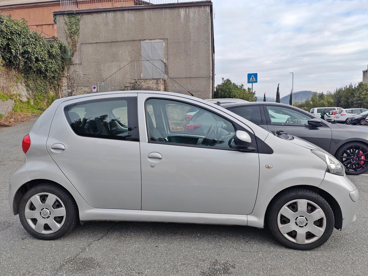 Toyota Aygo 1.0 12V VVT-i 5 porte Blue