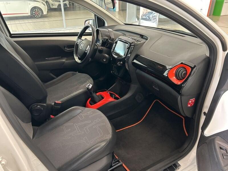 Toyota Aygo 1.0 VVT-i 72 CV 5 porte x-wave orange