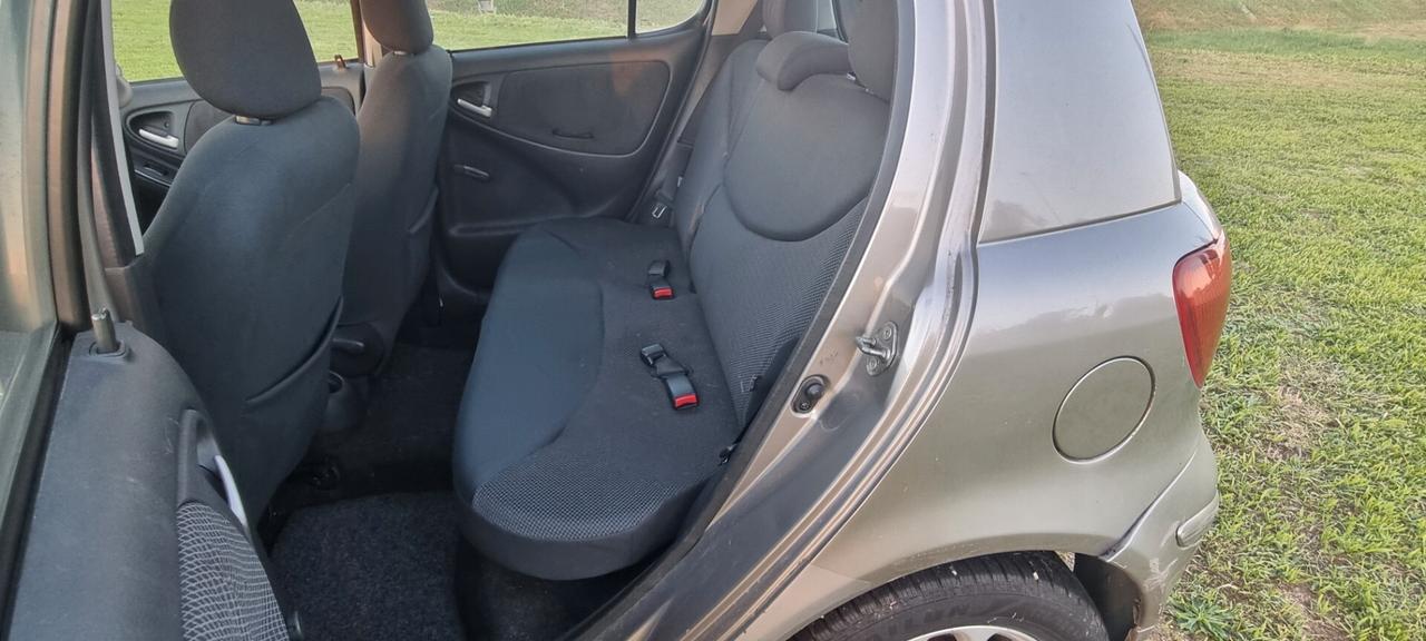 Toyota Yaris 1.3 benzina