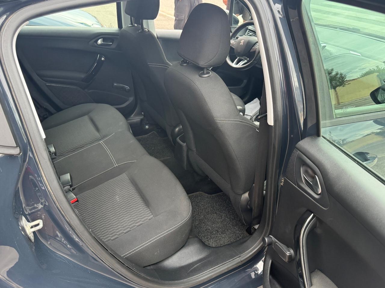 Peugeot 208 PureTech 82 5 porte Allure