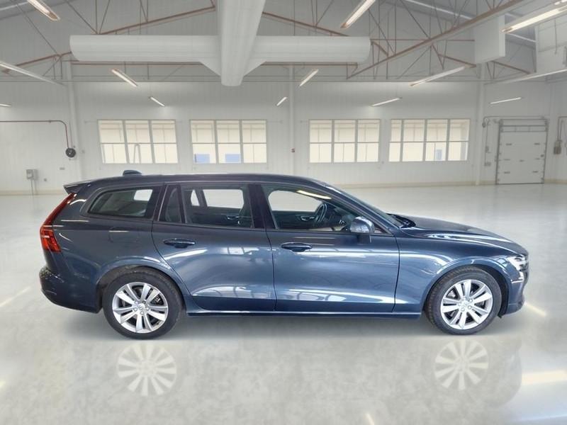 VOLVO V60 B4 D AUTOM. MOMENTUM BUSINESS STATION WAGON