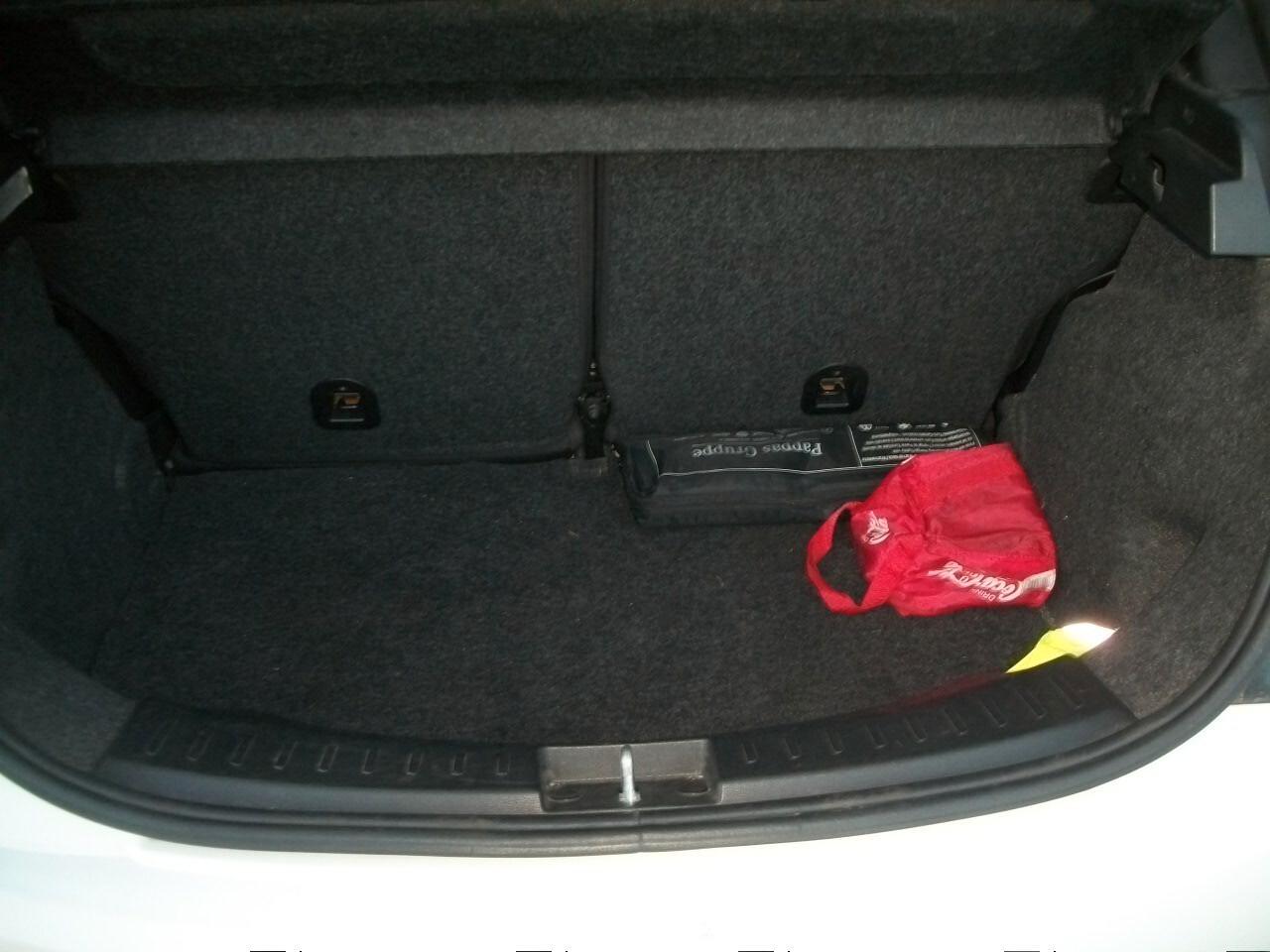 Lancia Ypsilon 1.2 69 CV 5 porte S&S Silver CC 1242 BENZINA EURO 05 KM 92630 TALIANDATI GARANZIA UN ANNO N 08 GOMME E CERCHI N 4 INVERNAL IN FERRO CON COPRI CERCHI 95X100 04 CERCHI IN LEGA ESTIVI 90X100