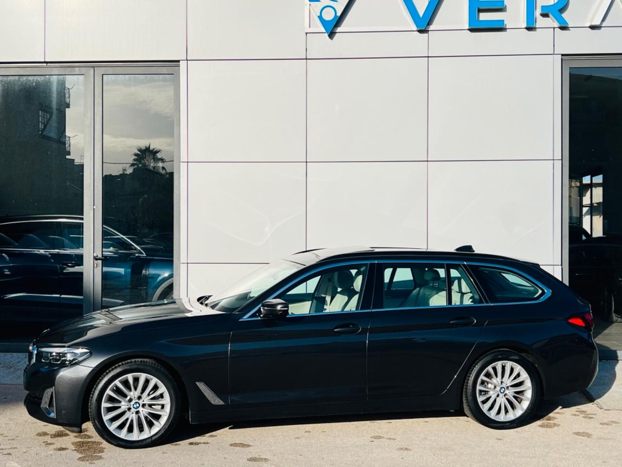 Bmw 520d xDrive Touring Luxury - possibilità noleggio no scoring