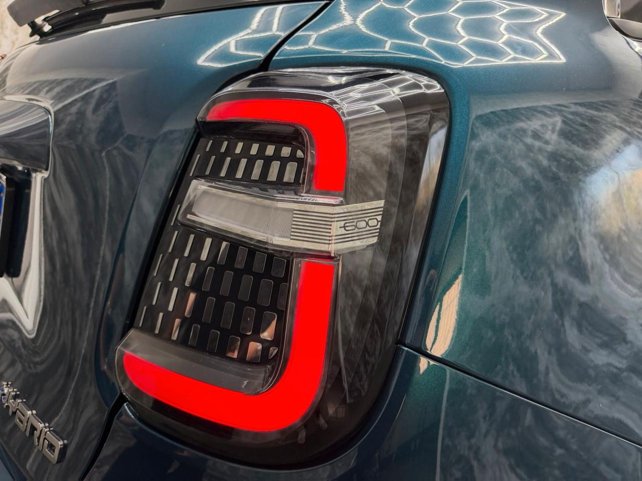 Fiat 600 Hybrid 145 CV DCT MHEV La Prima