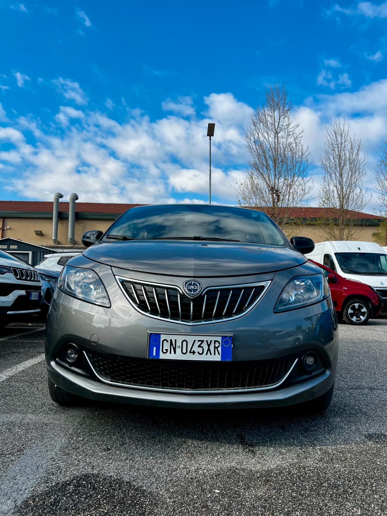 Lancia Ypsilon 1.0 FireFly 5 porte S&S Hybrid Ecochic Silver