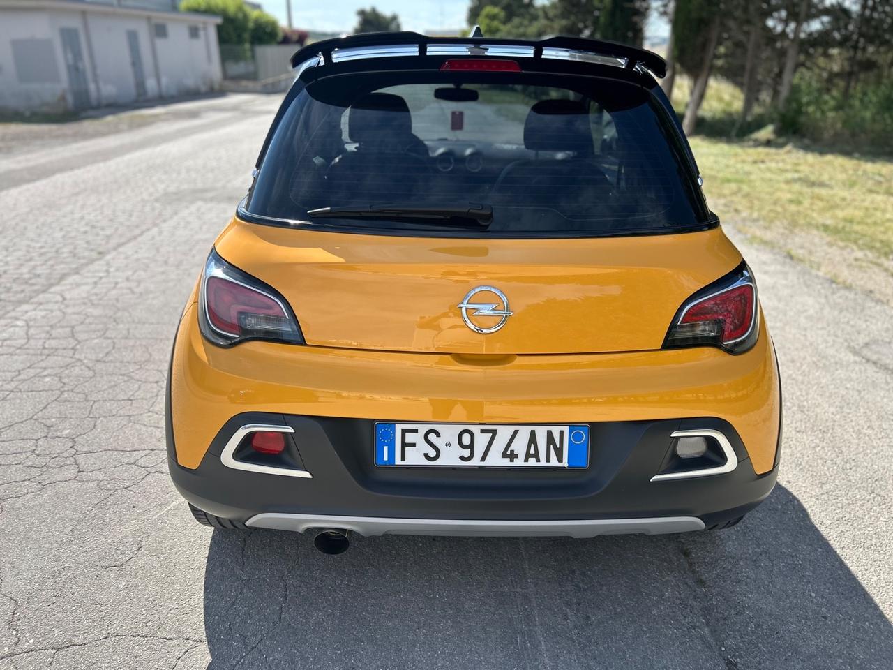 Opel Adam Rocks 1.2 70 CV