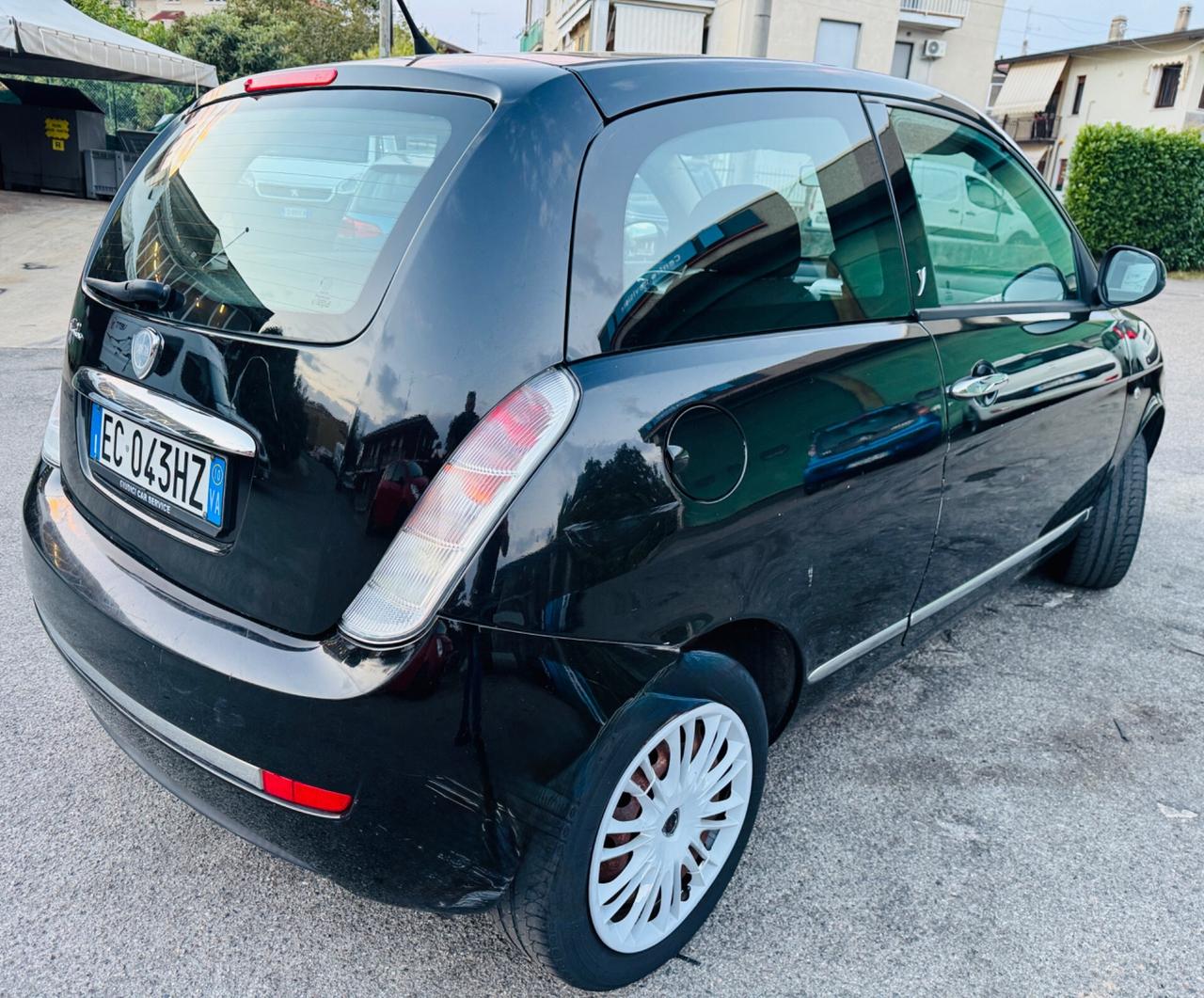 Lancia Ypsilon 1.2 Versus !!!!!!!!!!!!!!!
