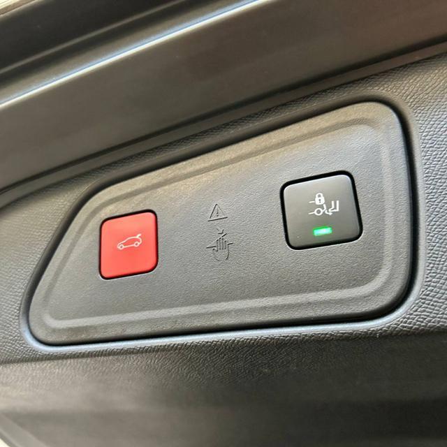 PEUGEOT 3008 Hybrid4 300 e-EAT8 GT Pack TETTO APRIBILE