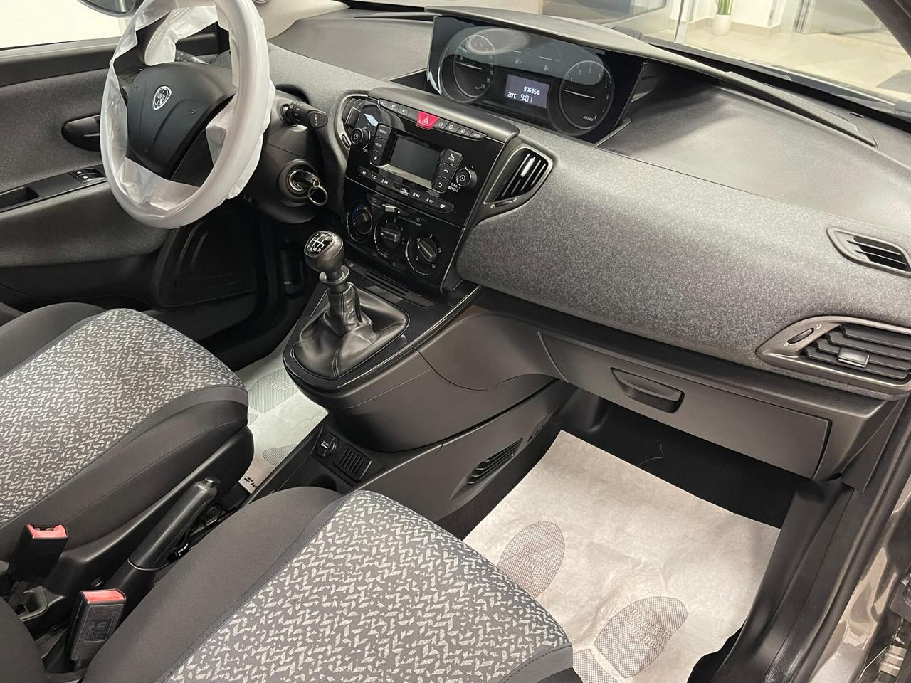 LANCIA YPSILON 1.0 HYBRID 70CV SILVER
