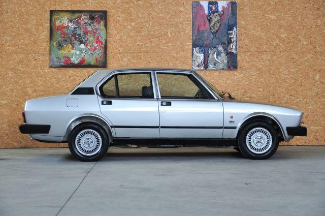 Alfa Romeo Alfetta 2.0 CEM restauro totale UNICA targa MI!