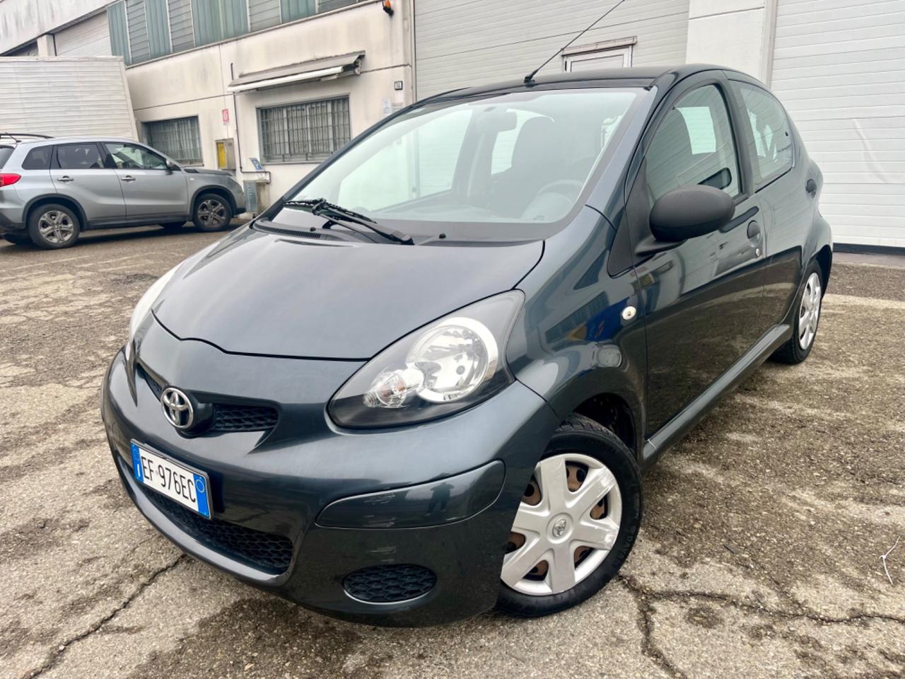 Toyota Aygo 1.0benz 2011 141.000km perfetta per neopatentati