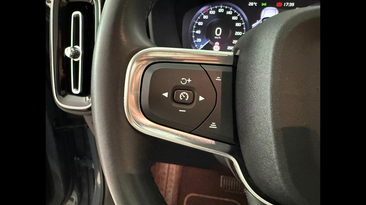 VOLVO XC40 2023 - XC40 1.5 t4 recharge phev Plus Dark auto
