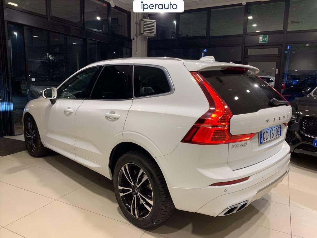 VOLVO XC60 2.0 b4 Momentum Pro awd auto del 2020