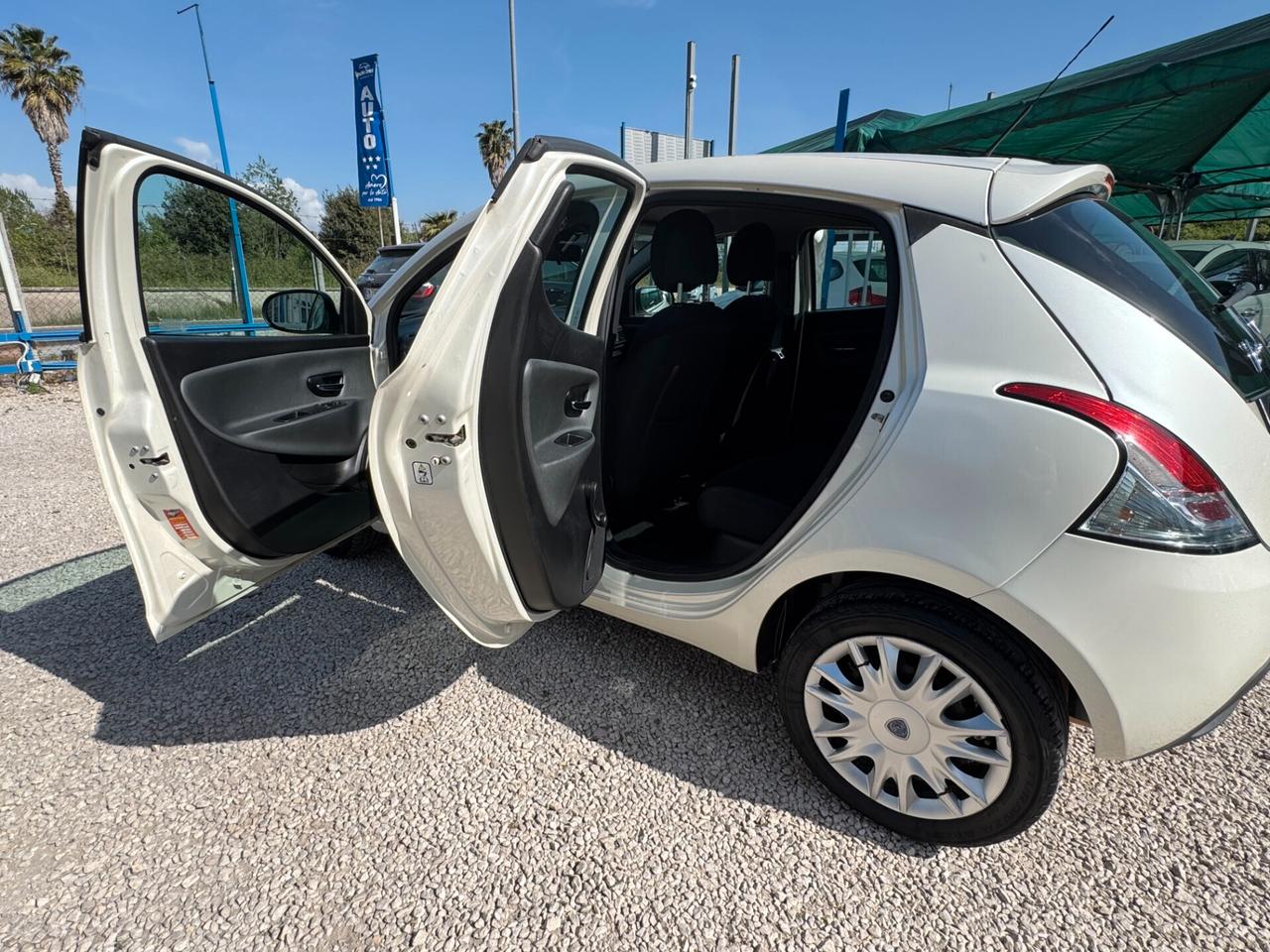 Lancia Ypsilon 1.3 MJT 16V 95 CV 5 porte 1prop. km certificati bianco perla 2011