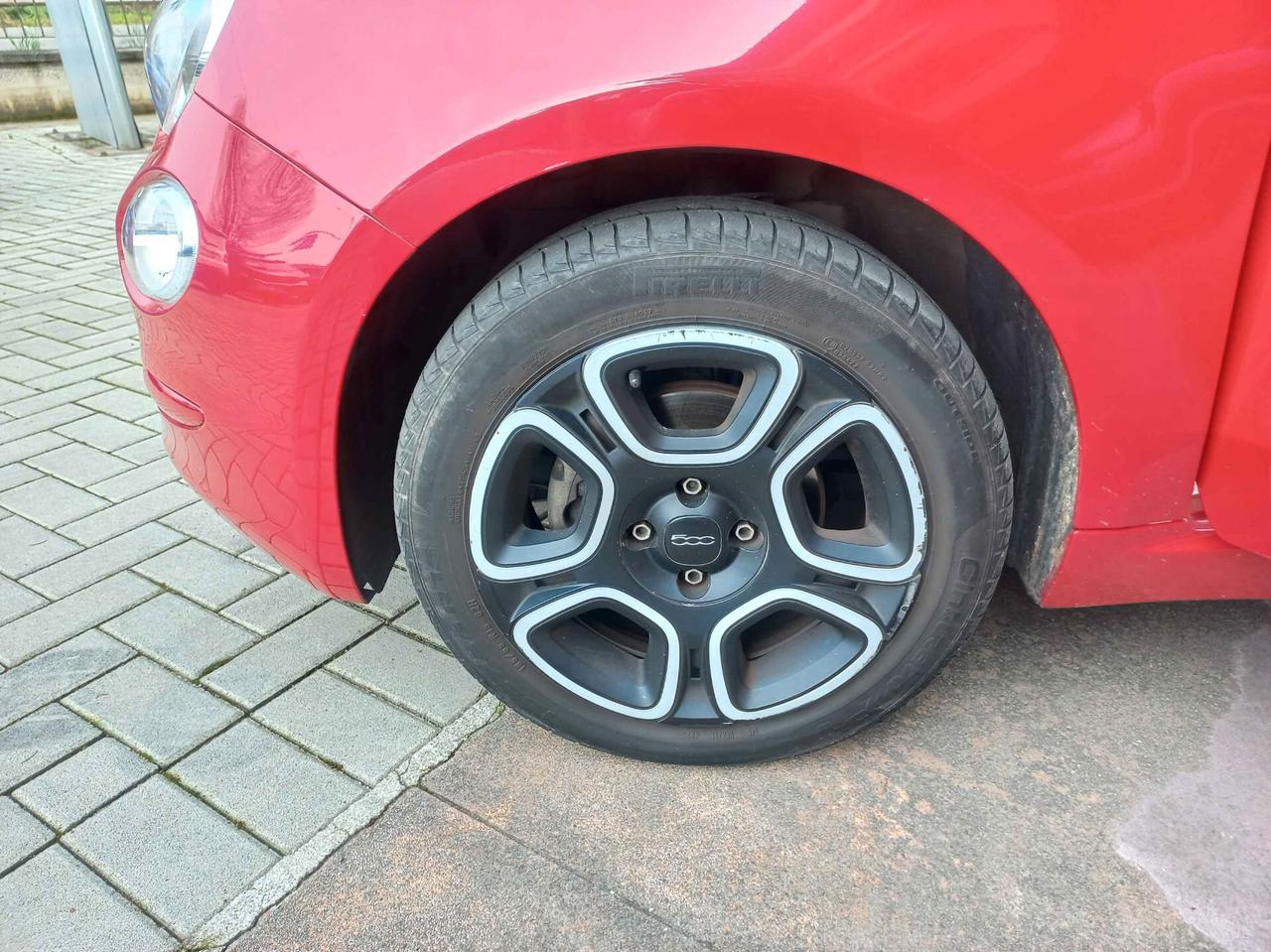 Fiat 500 1.0 Hybrid Red