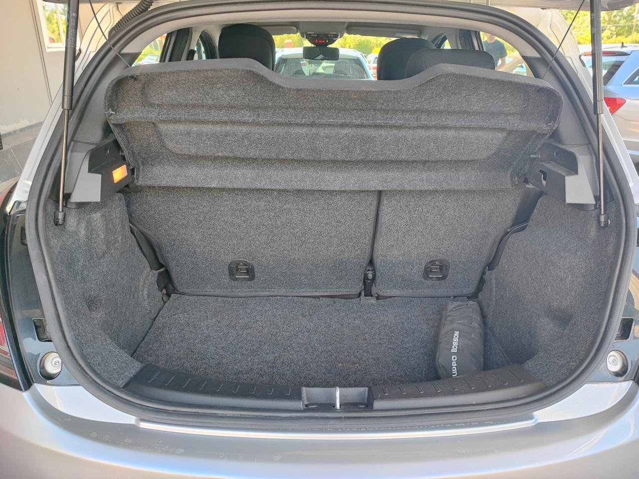 Lancia Ypsilon 1.2 69 CV Unyca