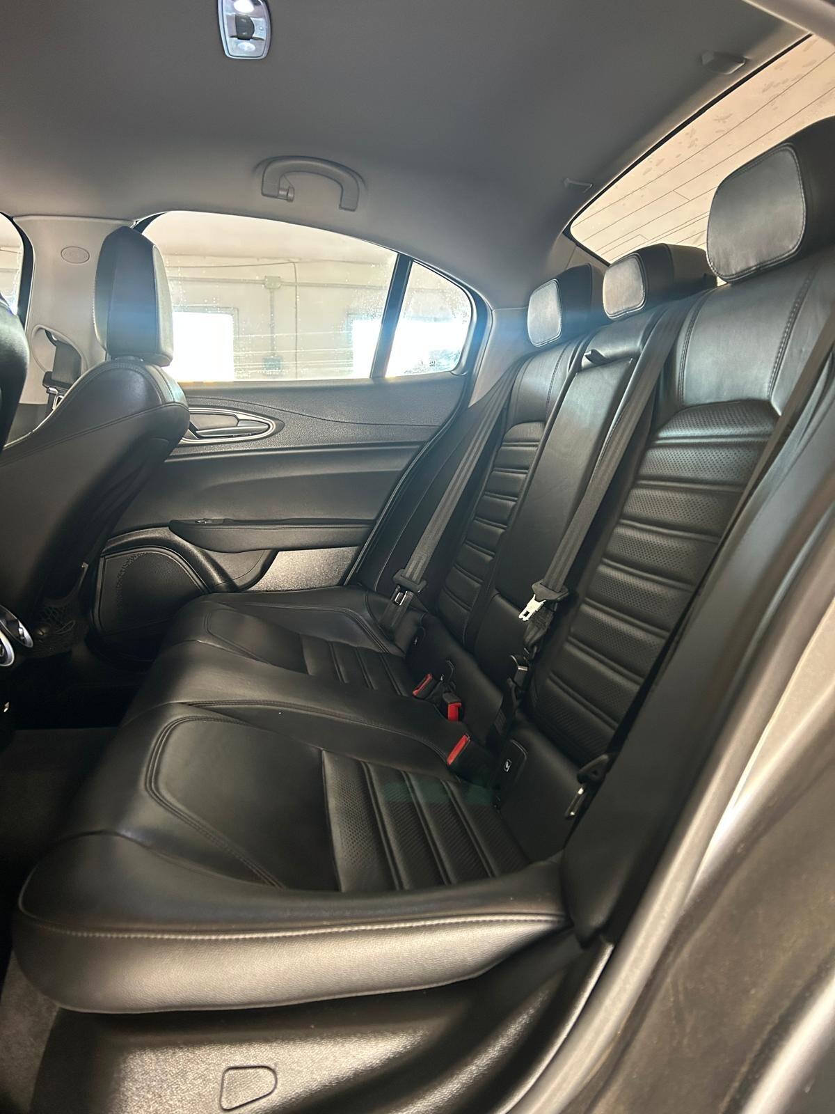 Alfa Romeo Giulia 2.2 Turbodiesel 210 CV AT8 AWD Q4 Veloce